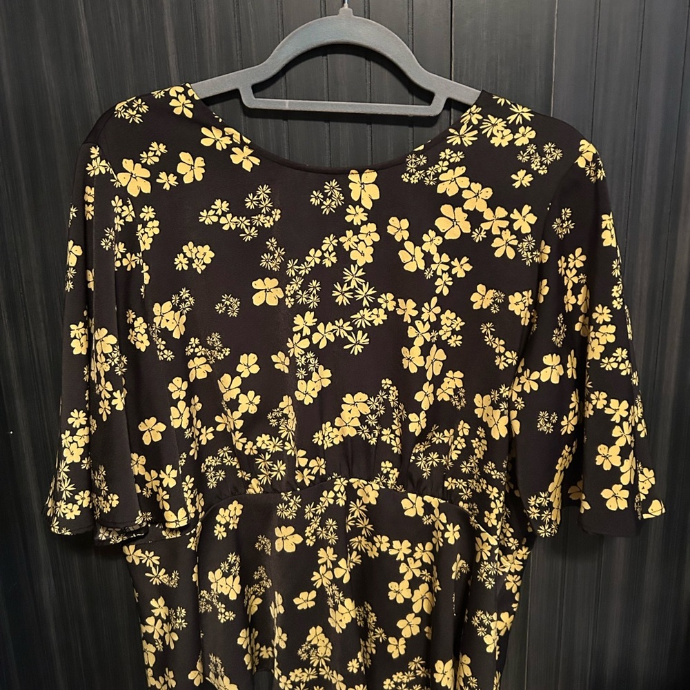 Who What Wear Black and Yellow Floral Top